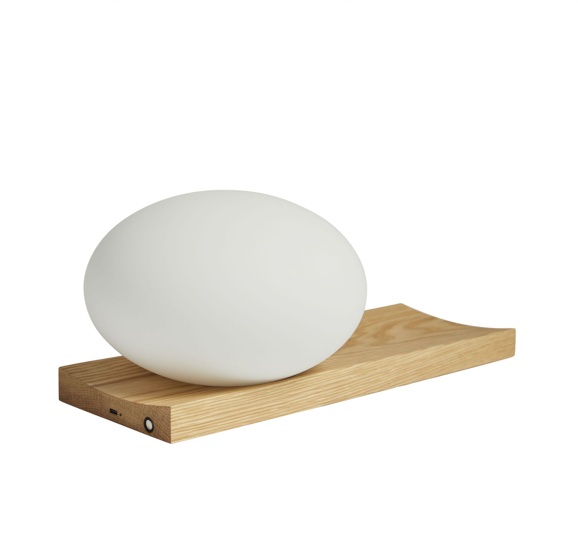 Dew Tischleuchte von Woud: Runde, weiße Lampe auf einem rechteckigen Holzsockel. Modernes Design.